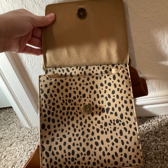 Universal Thread Leopard Purse - Picture 2 of 4
